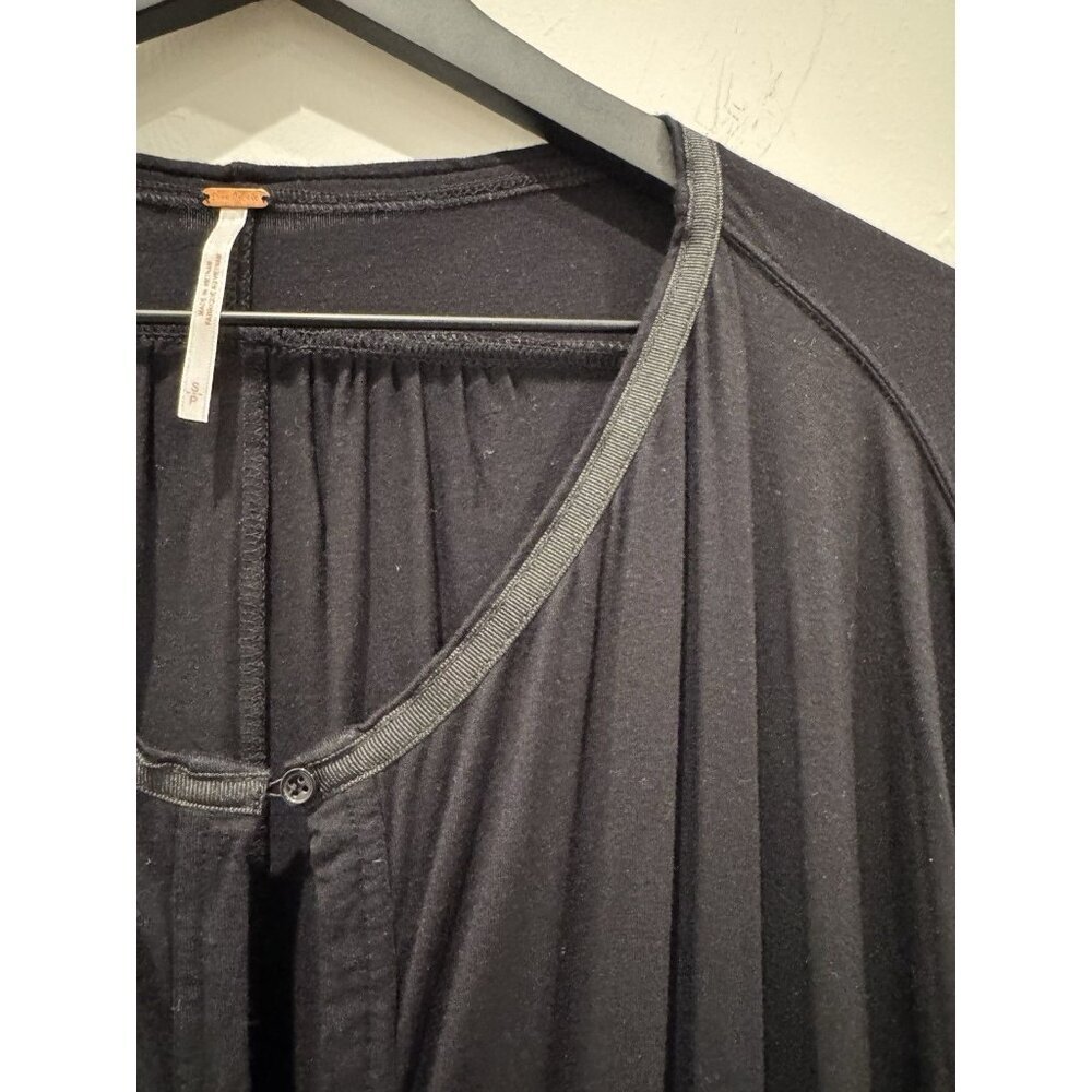 Free People Women’s Top Small ‘Keepin On Tie’ Sleeve Tee Black Button Front Boho - Picture 4 of 10